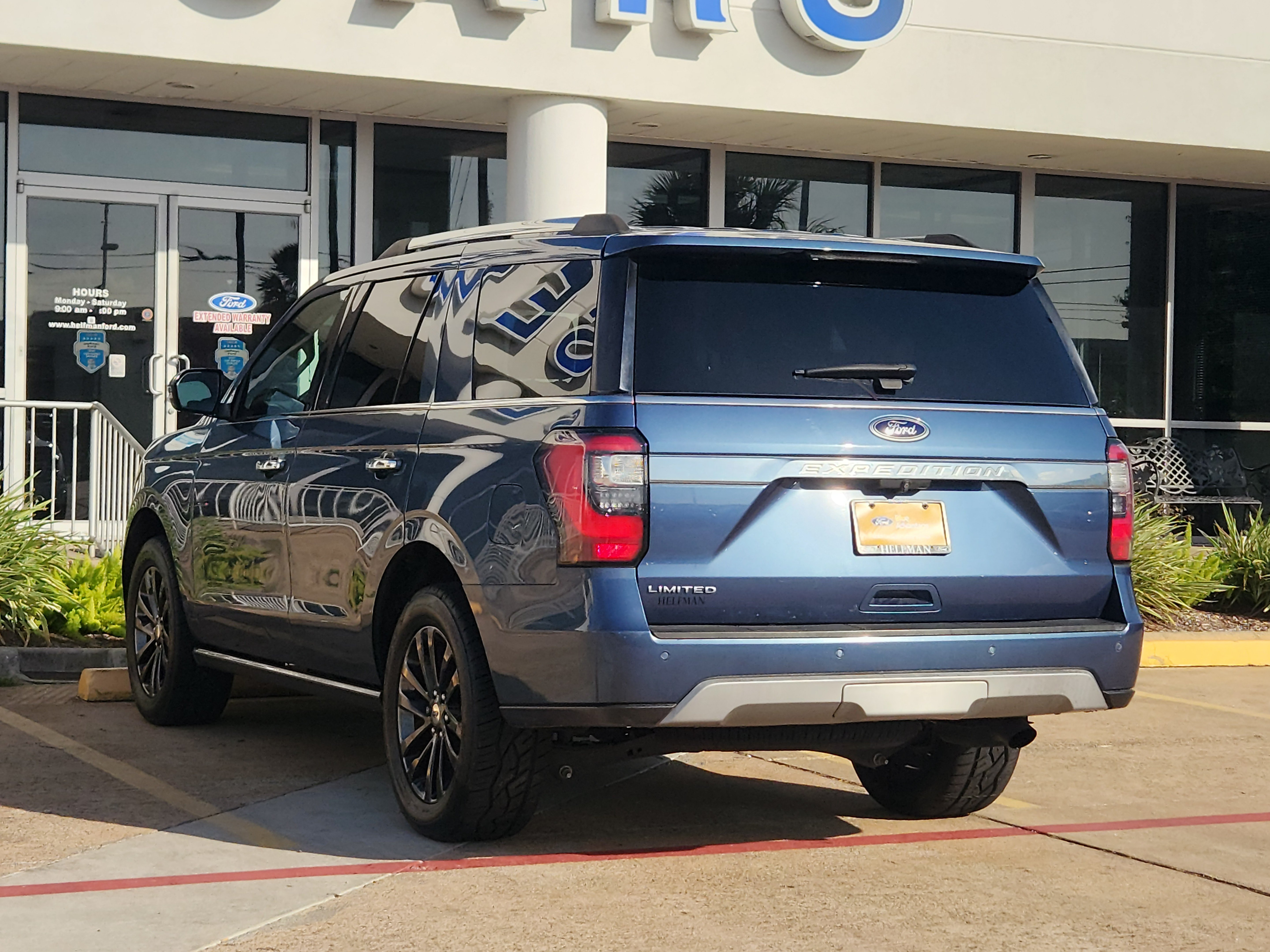 Certified 2019 Ford Expedition Limited w/ Driver Assistance Package RWD image 4