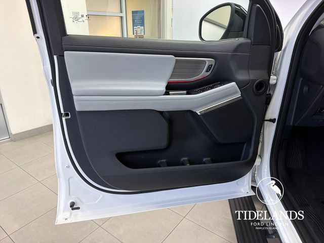 Certified 2025 Ford Expedition Platinum AWD/4WD image 13