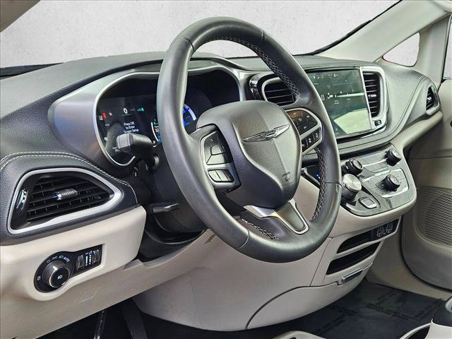 Used 2023 Chrysler Pacifica Touring-L FWD image 10