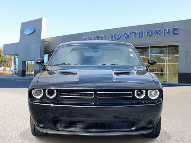 Used 2020 Dodge Challenger SXT RWD image 2