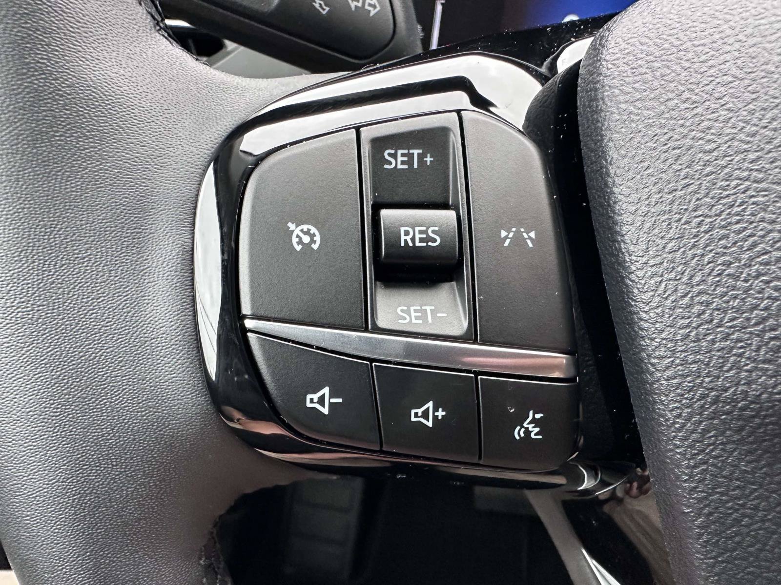 Certified 2024 Ford Escape Active AWD/4WD image 17