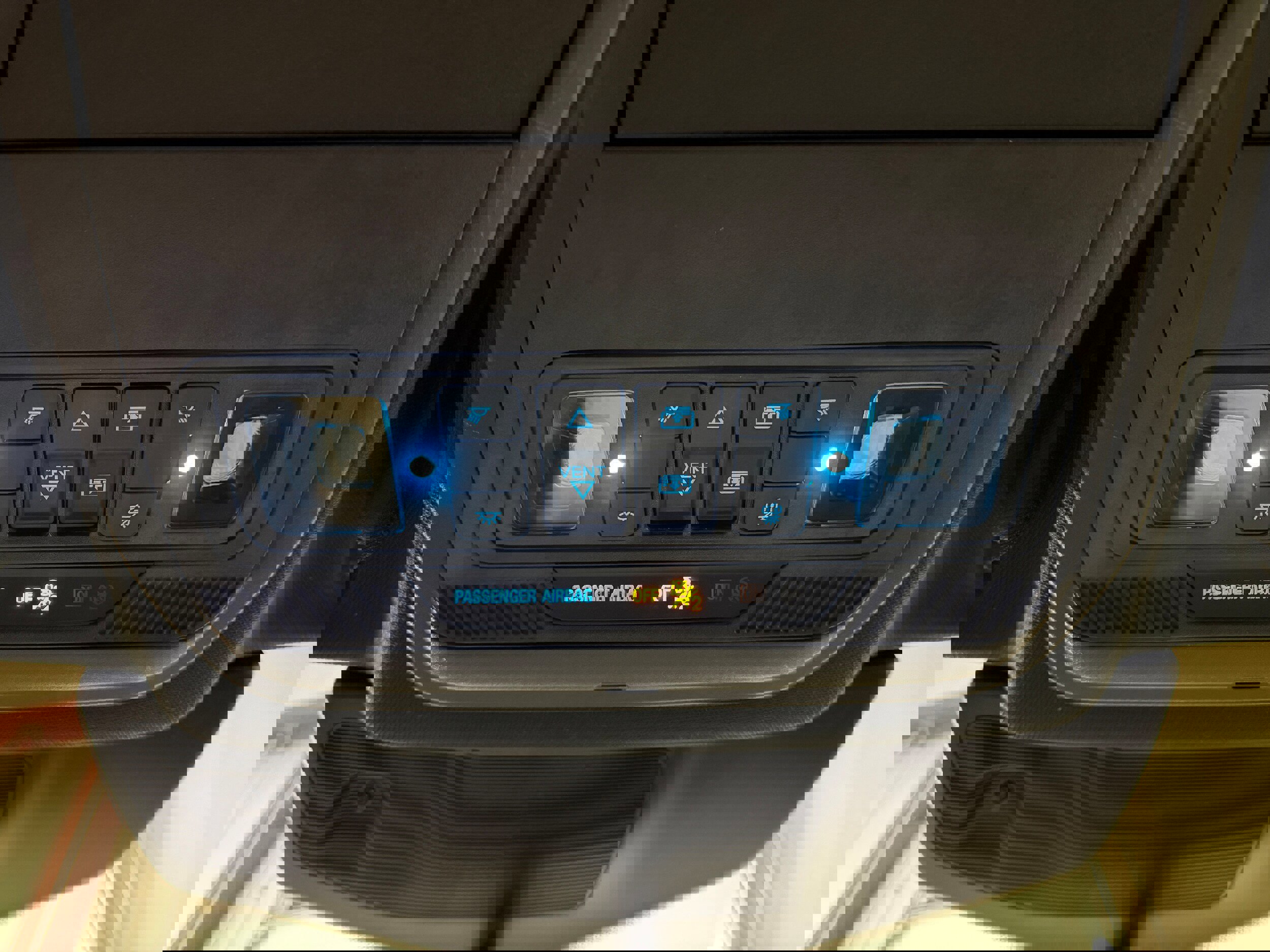 Certified 2020 Ford Explorer XLT w/ Equipment Group 202A image 28