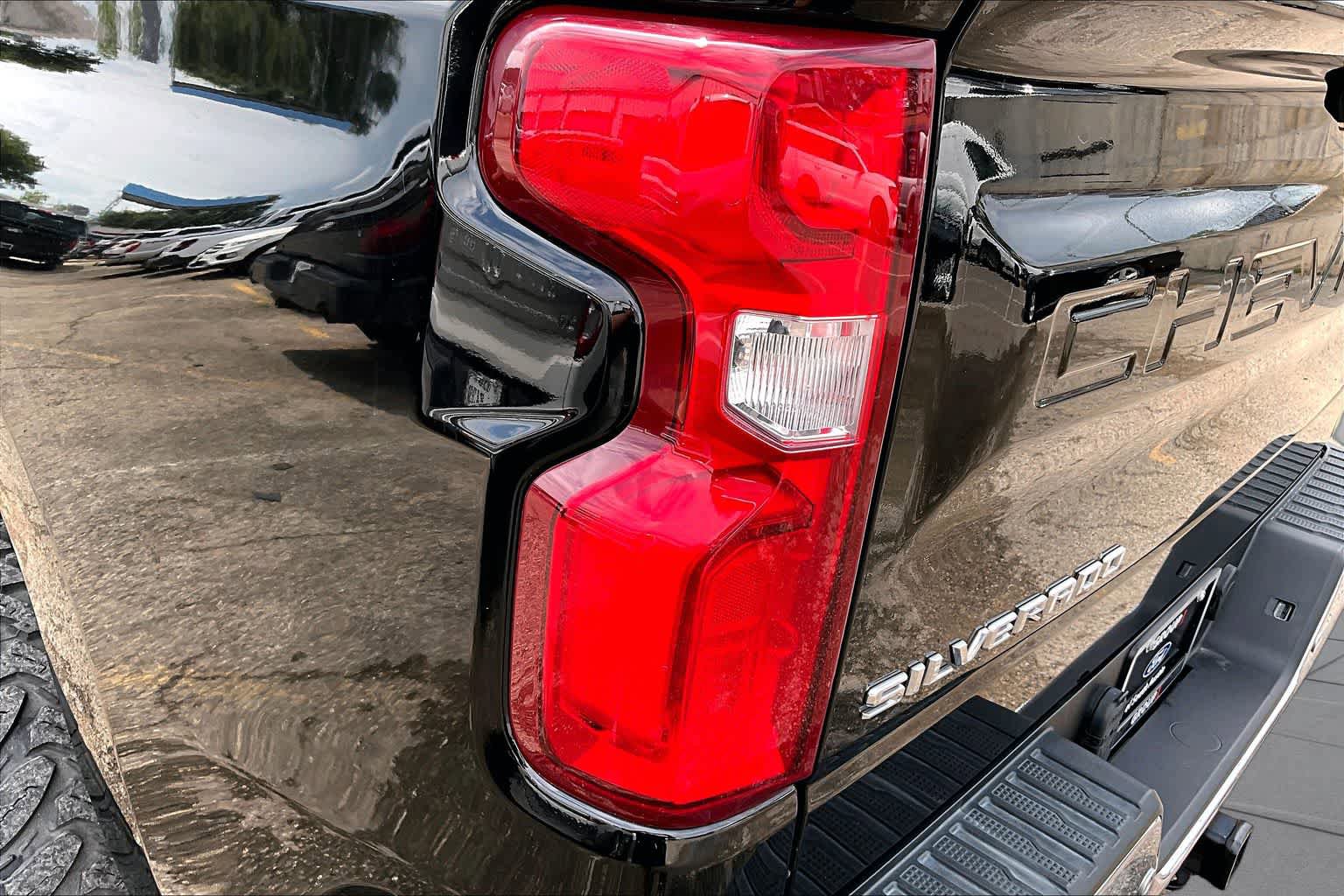 Used 2020 Chevrolet Silverado 1500 LTZ w/ LTZ Plus Package AWD/4WD image 28
