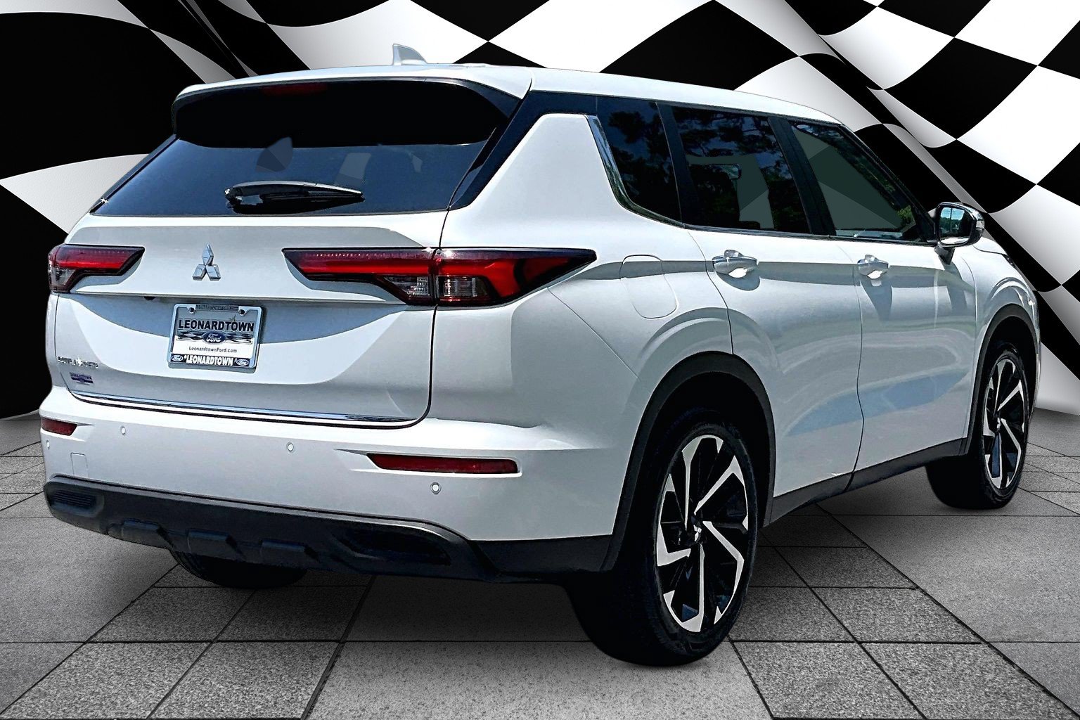 Used 2022 Mitsubishi Outlander ES AWD/4WD image 2