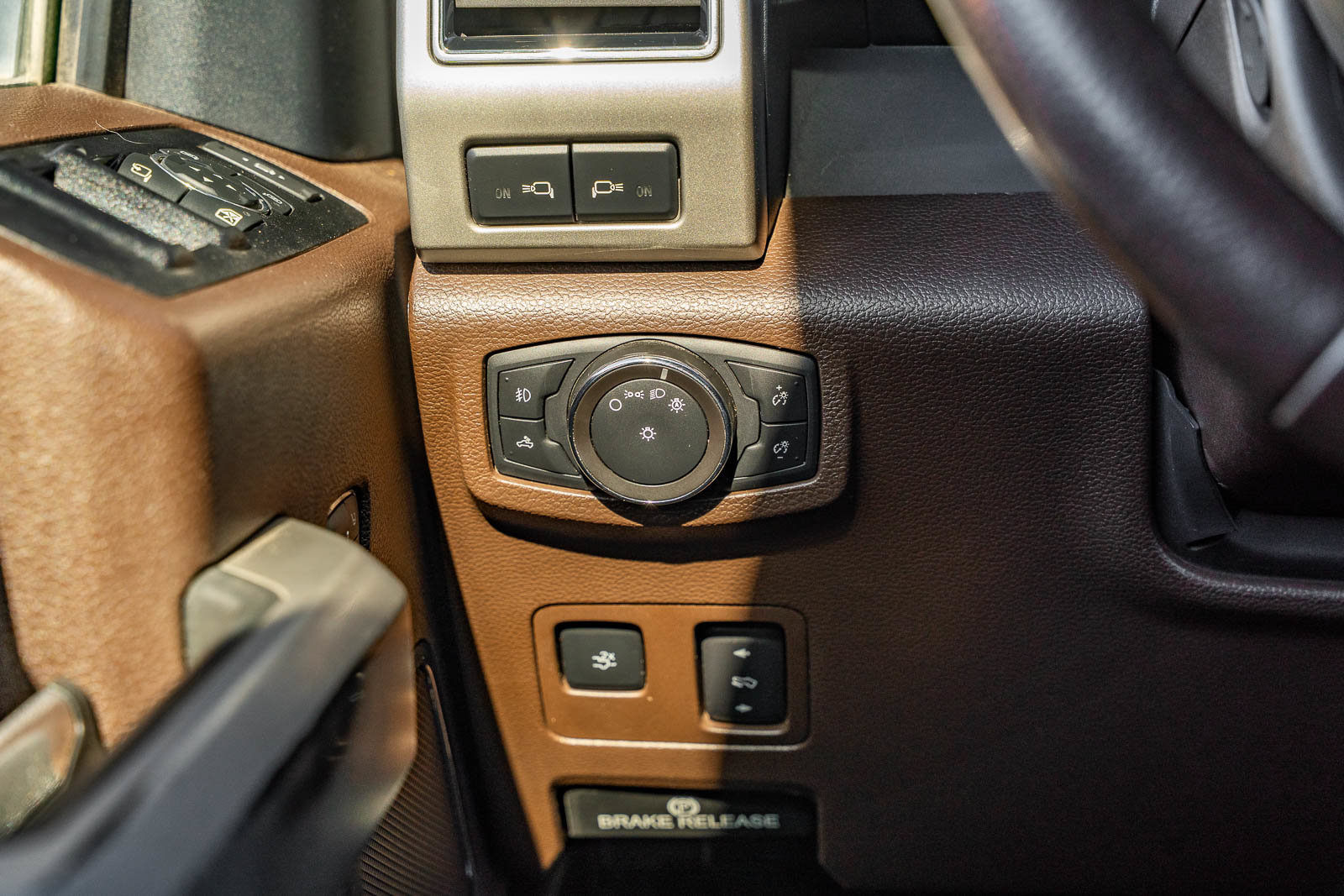 Certified 2022 Ford F350 King Ranch w/ King Ranch Ultimate Package AWD/4WD image 27