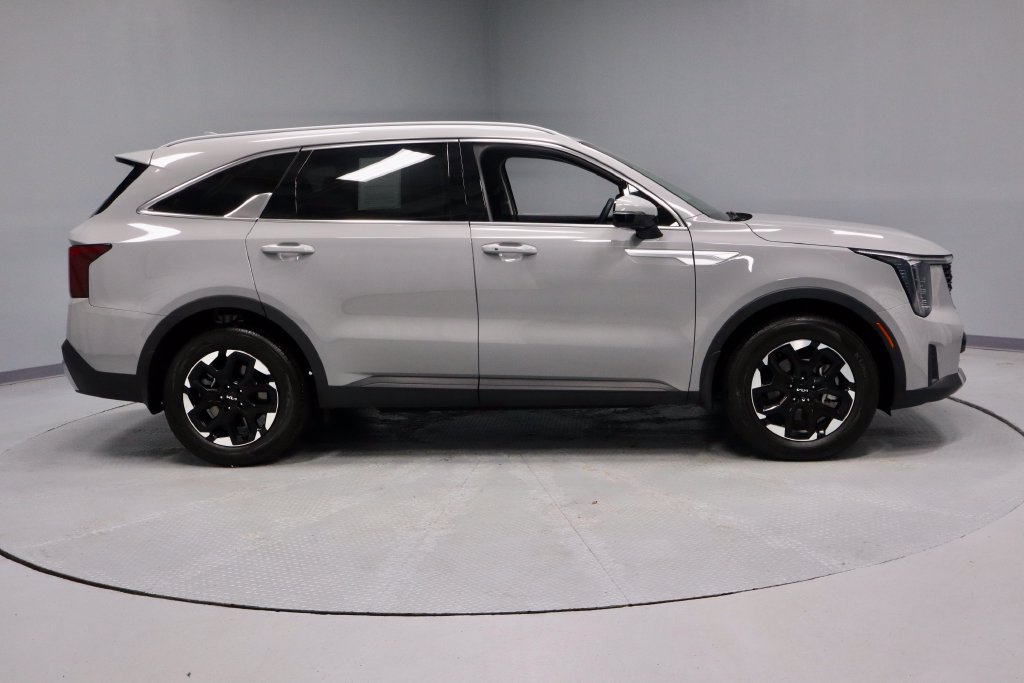Used 2026 Kia Sorento S FWD image 12