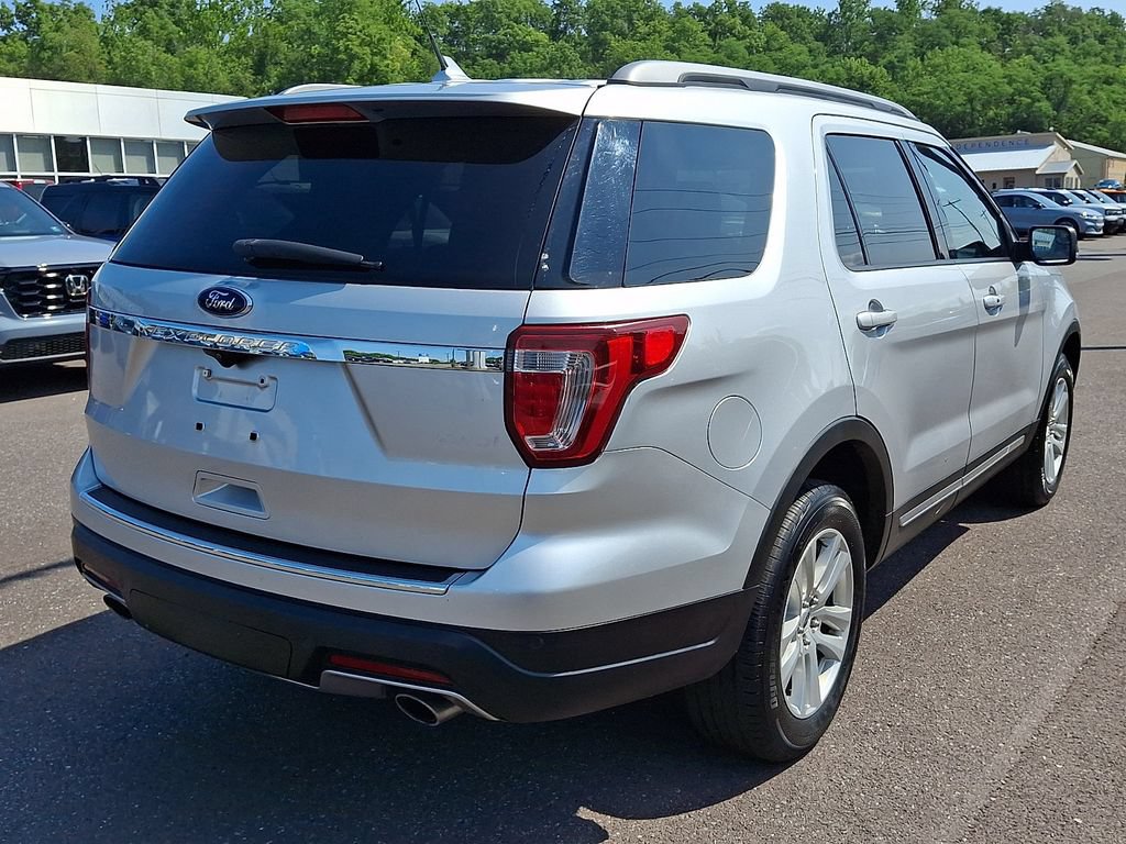 Certified 2018 Ford Explorer XLT w/ Equipment Group 202A AWD/4WD image 10