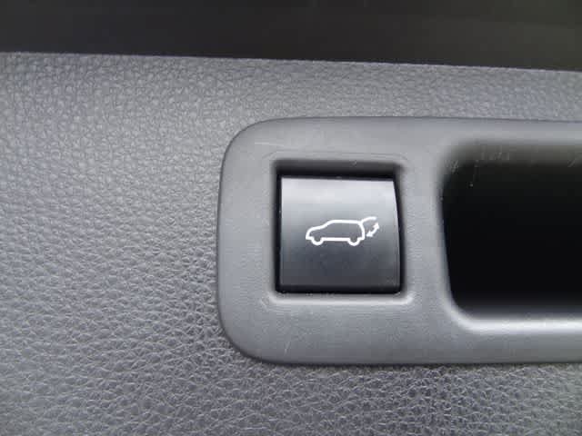 Used 2021 Toyota Highlander XSE FWD image 11
