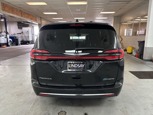 Used 2023 Chrysler Pacifica Touring-L image 27
