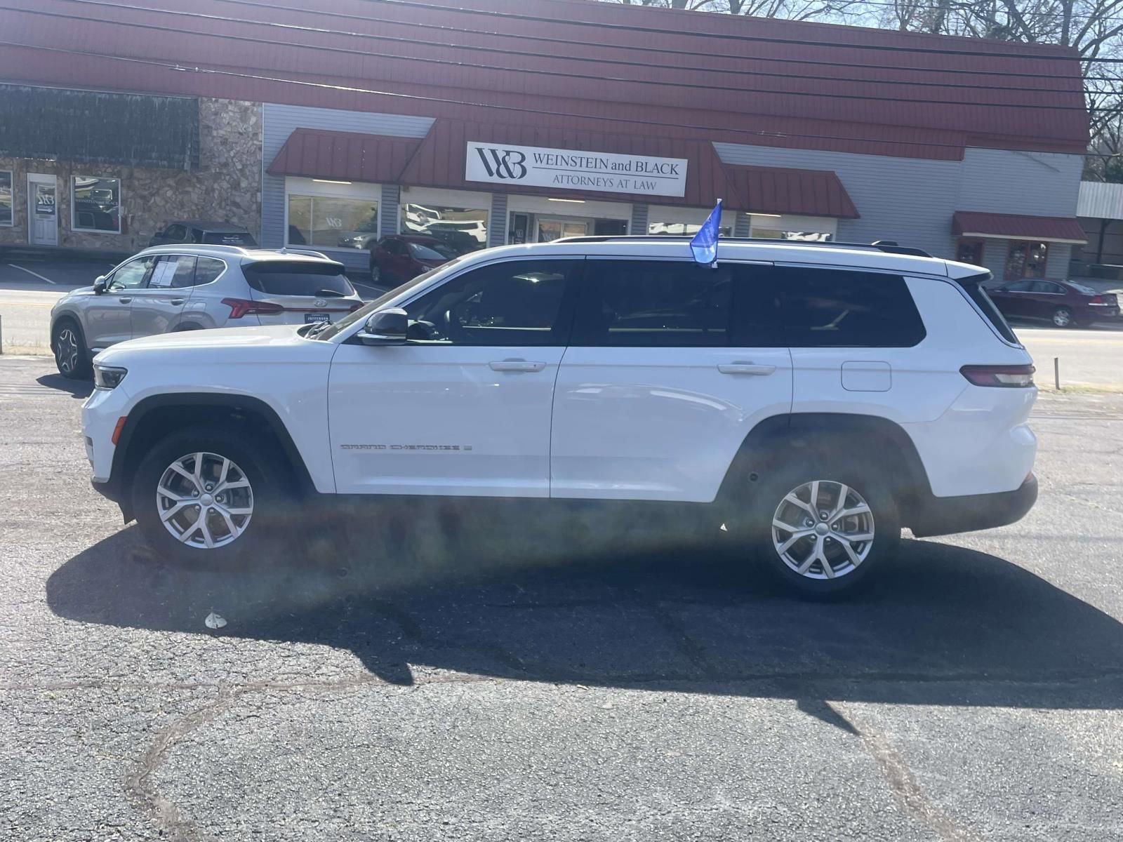 Used 2022 Jeep Grand Cherokee L Limited w/ Trailer Tow Group (B) image 2