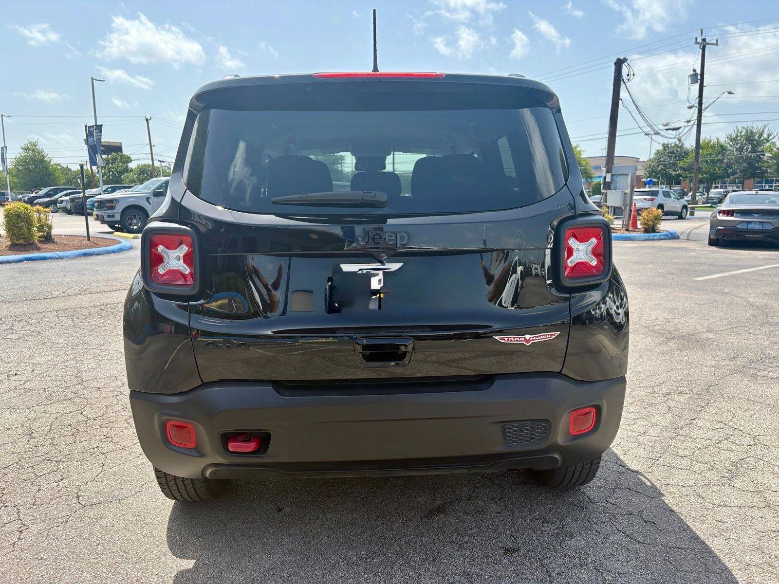 Used 2023 Jeep Renegade Trailhawk AWD/4WD image 4