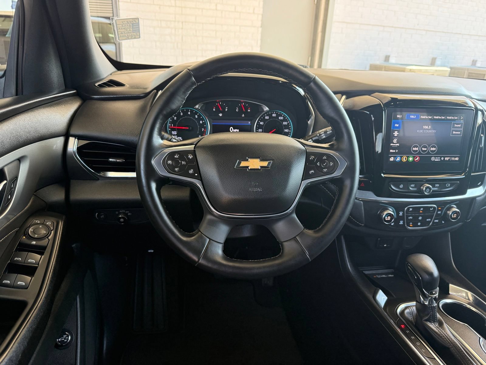 Used 2023 Chevrolet Traverse LT FWD image 12