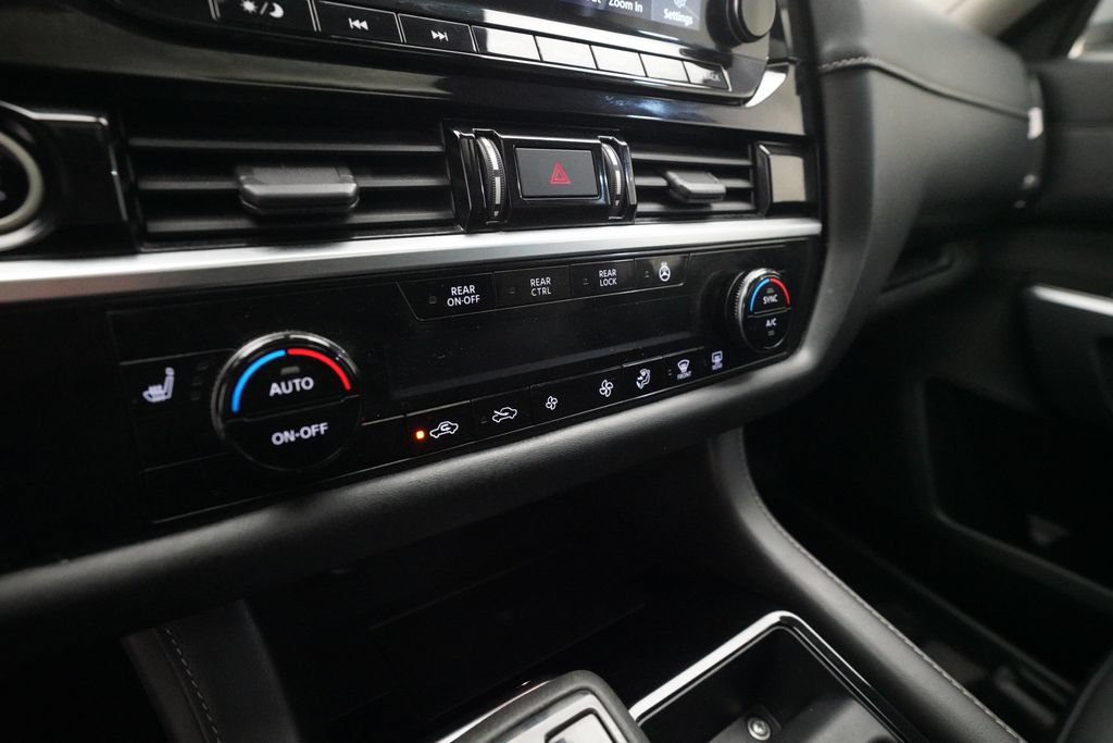 Used 2022 Nissan Pathfinder SL AWD/4WD image 21