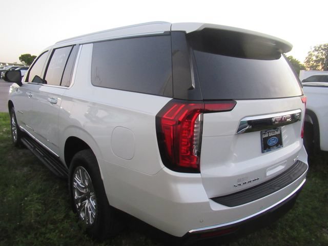 Used 2024 GMC Yukon XL SLT w/ SLT Premium Package AWD/4WD image 4