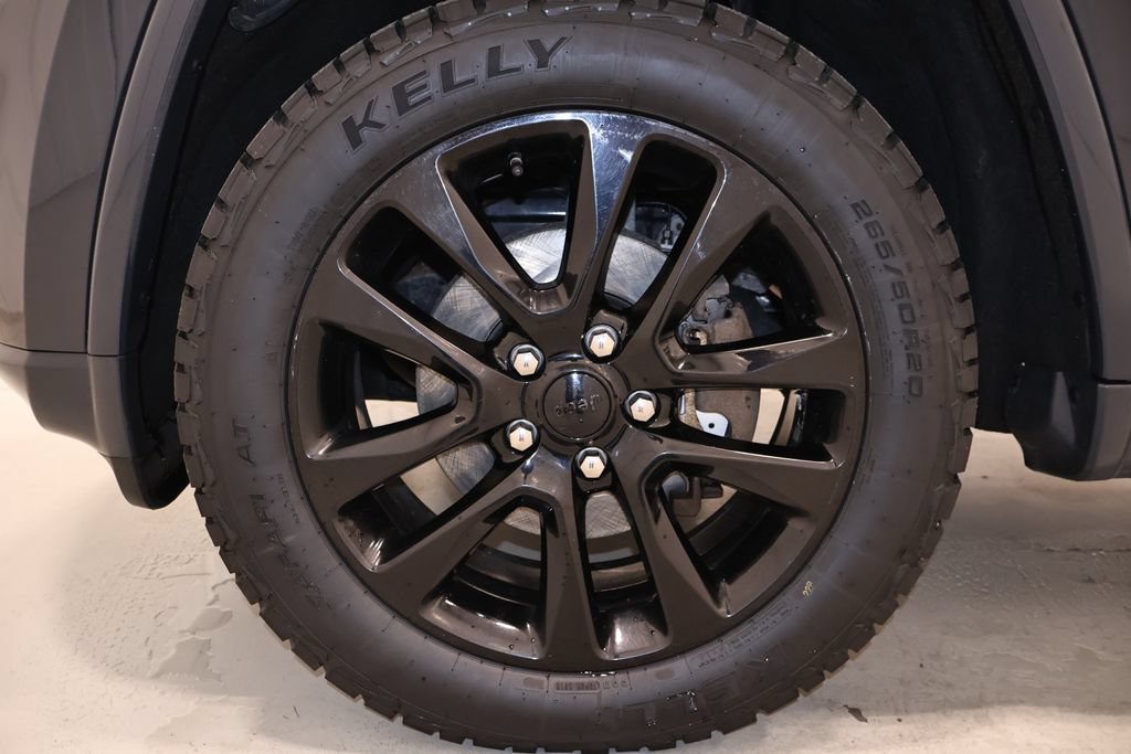Used 2018 Jeep Grand Cherokee Laredo AWD/4WD image 37