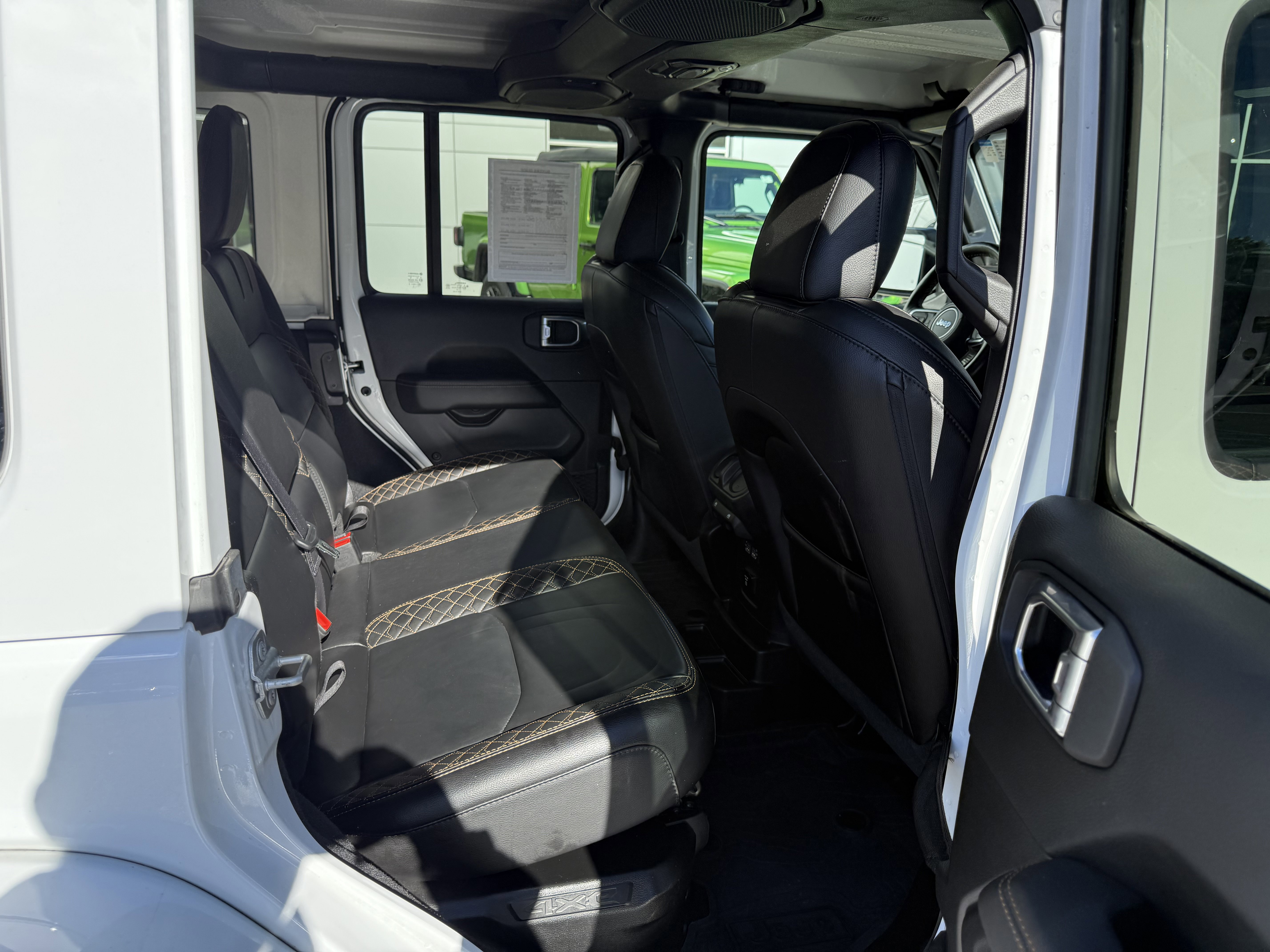 Used 2022 Jeep Wrangler Unlimited Sahara AWD/4WD image 10
