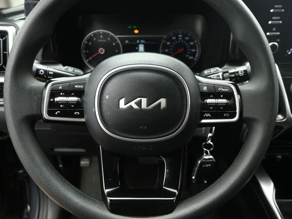 Used 2023 Kia Sorento LX image 41