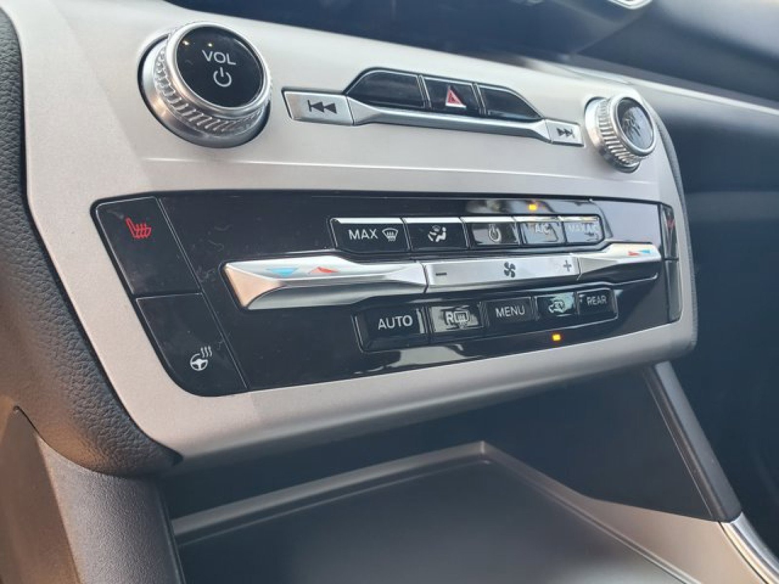 Certified 2023 Ford Explorer XLT w/ Equipment Group 202A image 24