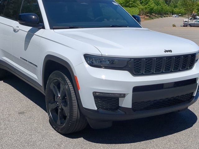 Used 2024 Jeep Grand Cherokee L Limited w/ Black Appearance Package AWD/4WD image 10