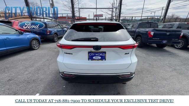 Used 2023 Toyota Venza Nightshade image 3