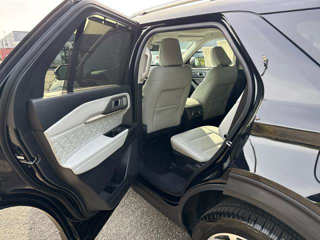 Certified 2025 Ford Explorer Platinum w/ Ultimate Package image 9