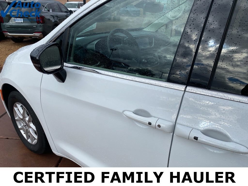 Used 2024 Chrysler Pacifica Touring-L image 23
