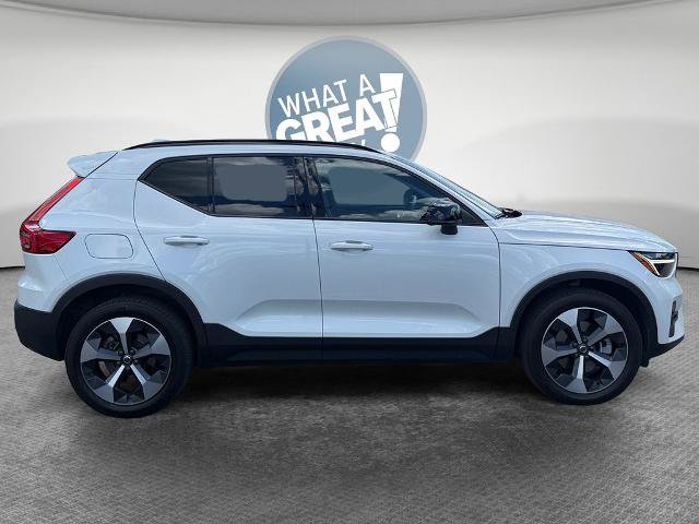 Used 2023 Volvo XC40 B5 Plus w/ Climate Package AWD/4WD image 2