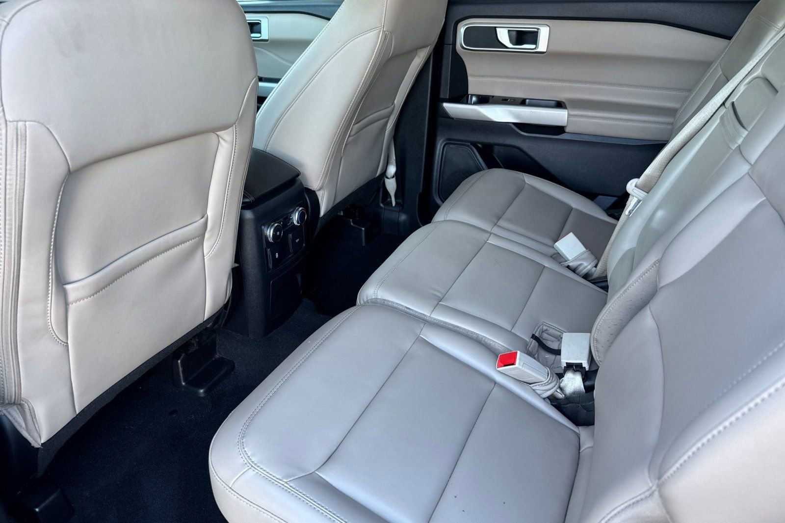 Certified 2022 Ford Explorer XLT w/ Equipment Group 202A image 15