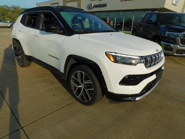 Used 2024 Jeep Compass Limited w/ Elite Group AWD/4WD image 3