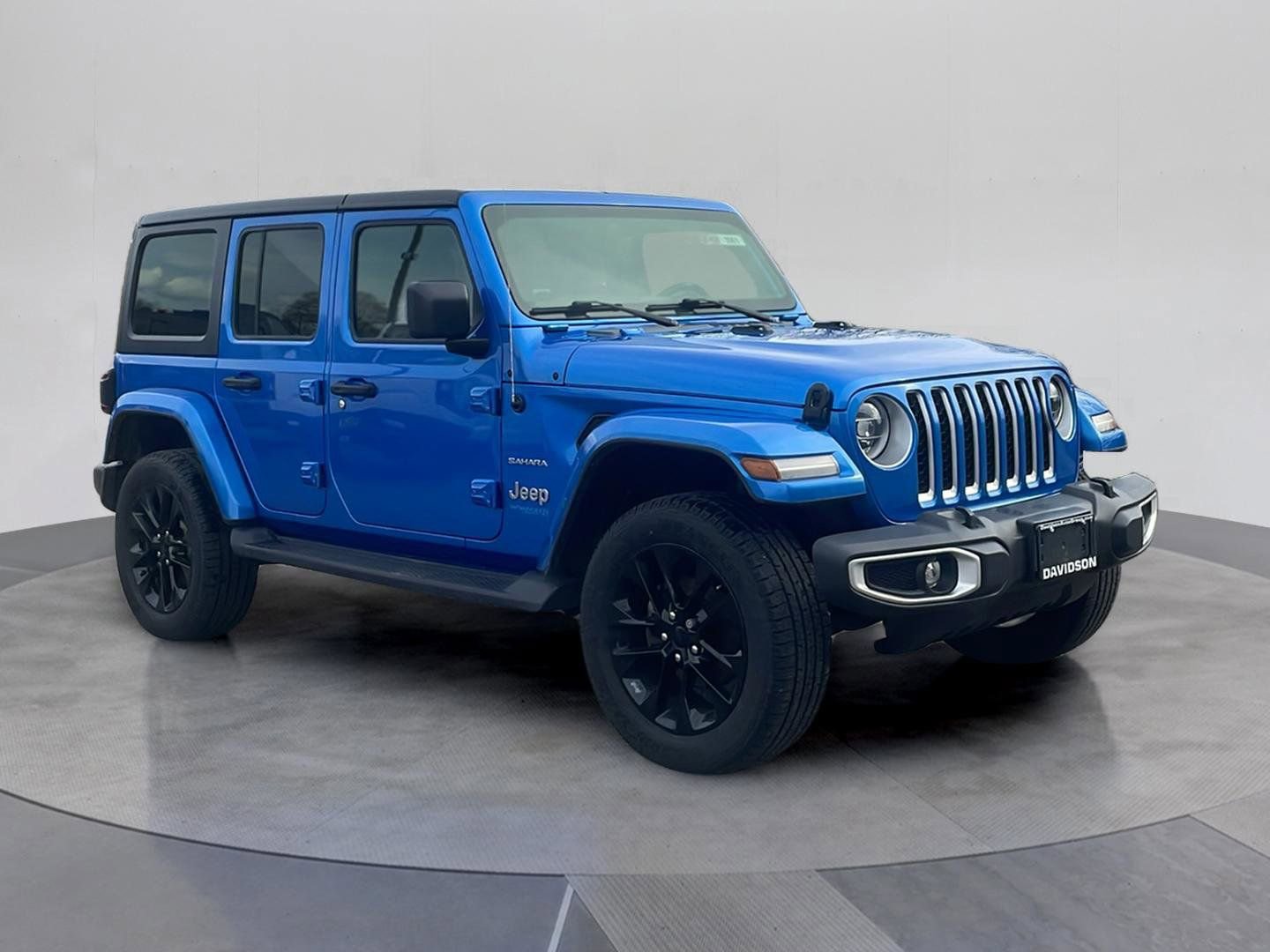 Used 2021 Jeep Wrangler Unlimited Sahara w/ Cold Weather Group AWD/4WD image 9