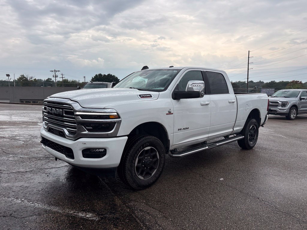 Used 2025 RAM 2500 Laramie AWD/4WD image 3