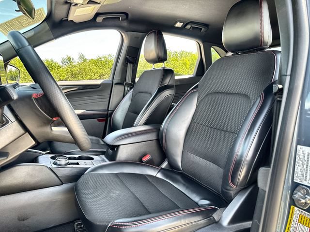 Certified 2025 Ford Escape ST-Line Select AWD/4WD image 11