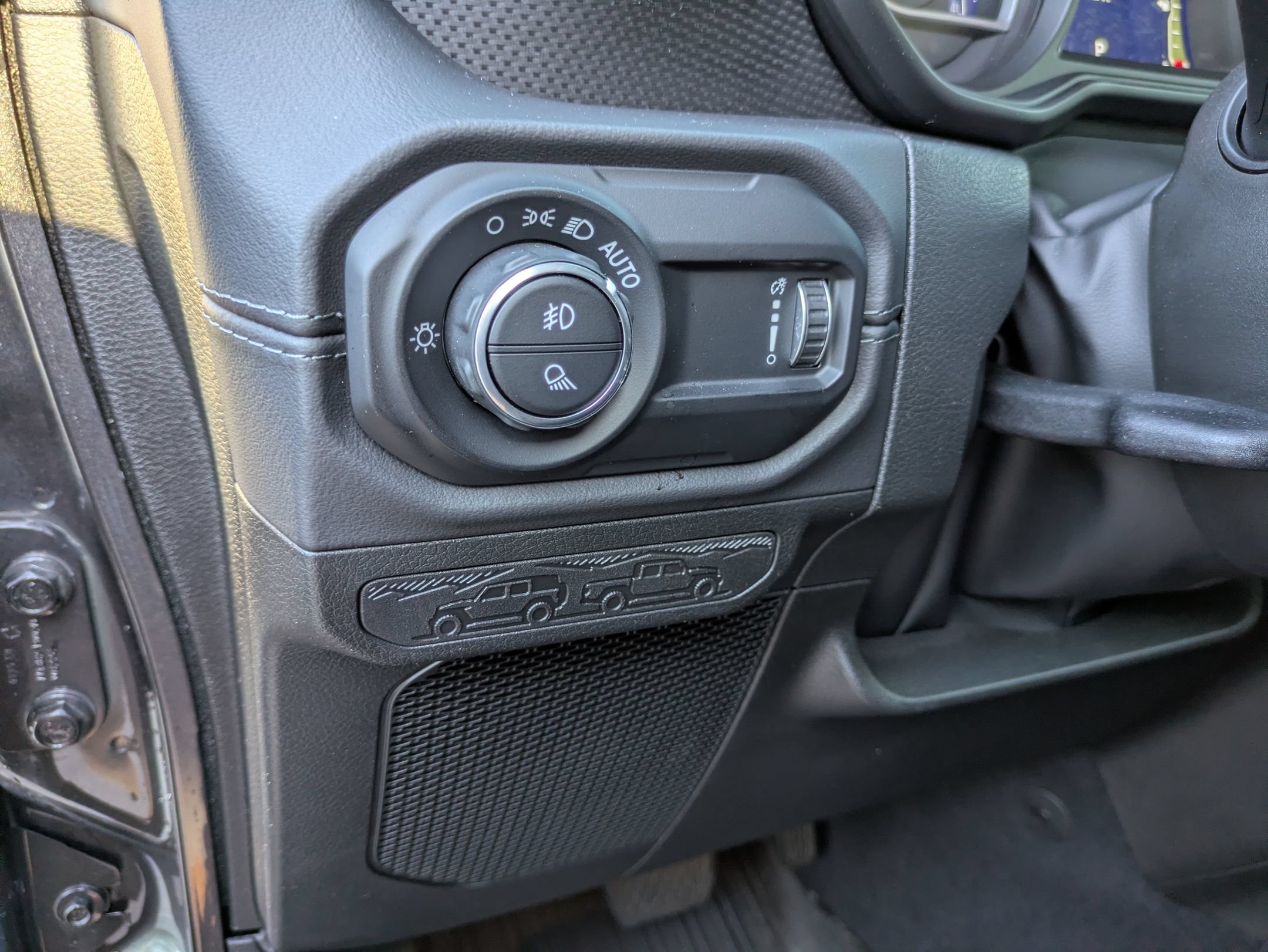 Used 2025 Jeep Gladiator Rubicon w/ Safety Group AWD/4WD image 17