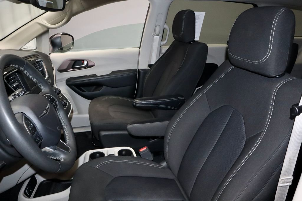 Used 2023 Chrysler Voyager LX FWD image 25