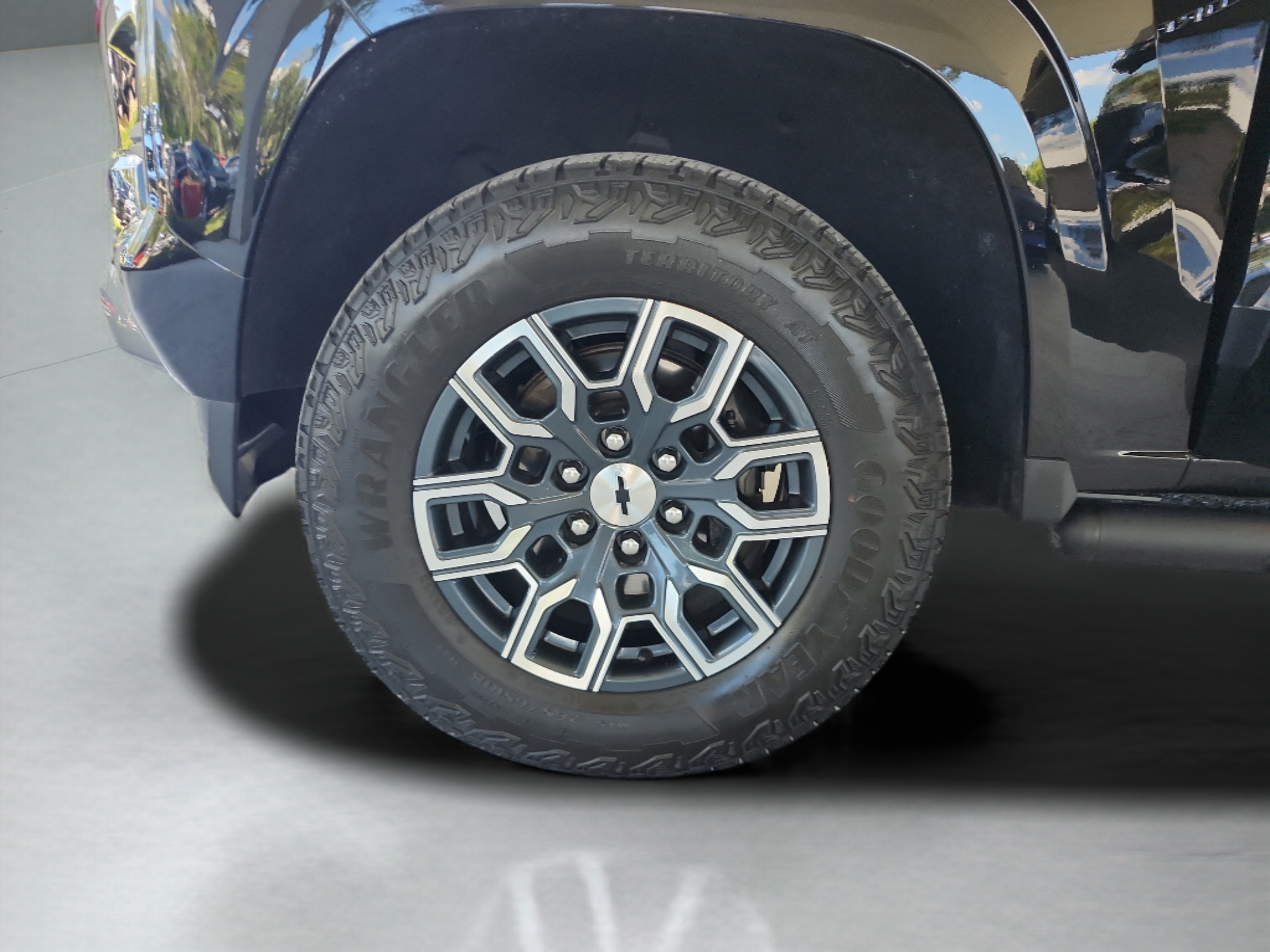 Used 2024 Chevrolet Colorado Z71 AWD/4WD image 30