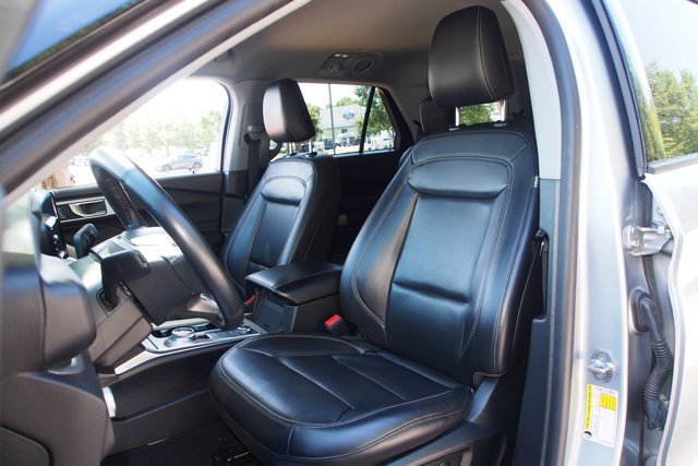 Certified 2022 Ford Explorer XLT w/ Equipment Group 202A AWD/4WD image 19