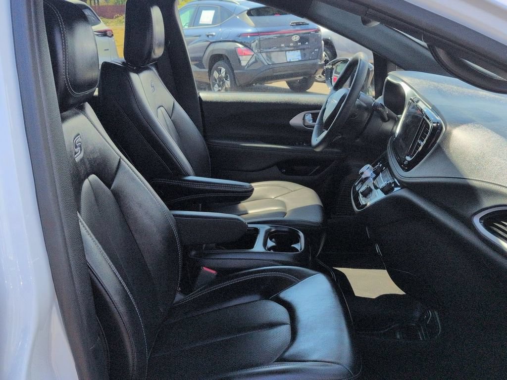 Used 2024 Chrysler Pacifica Limited FWD image 29