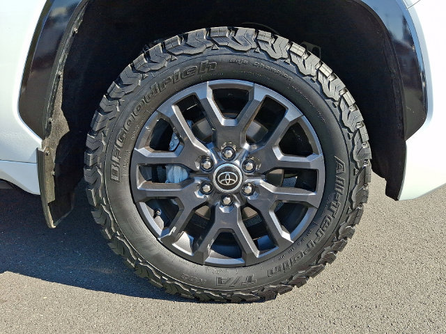 Used 2023 Toyota Sequoia Platinum AWD/4WD image 9