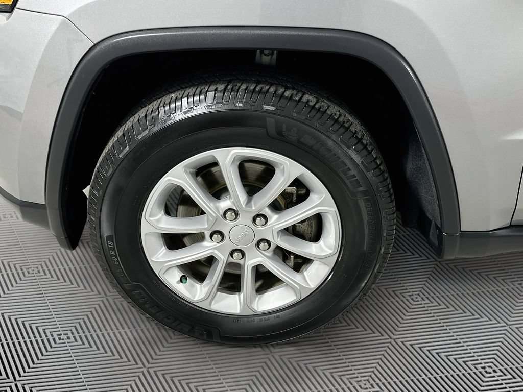Used 2021 Jeep Grand Cherokee Laredo w/ Security & Convenience Group AWD/4WD image 28