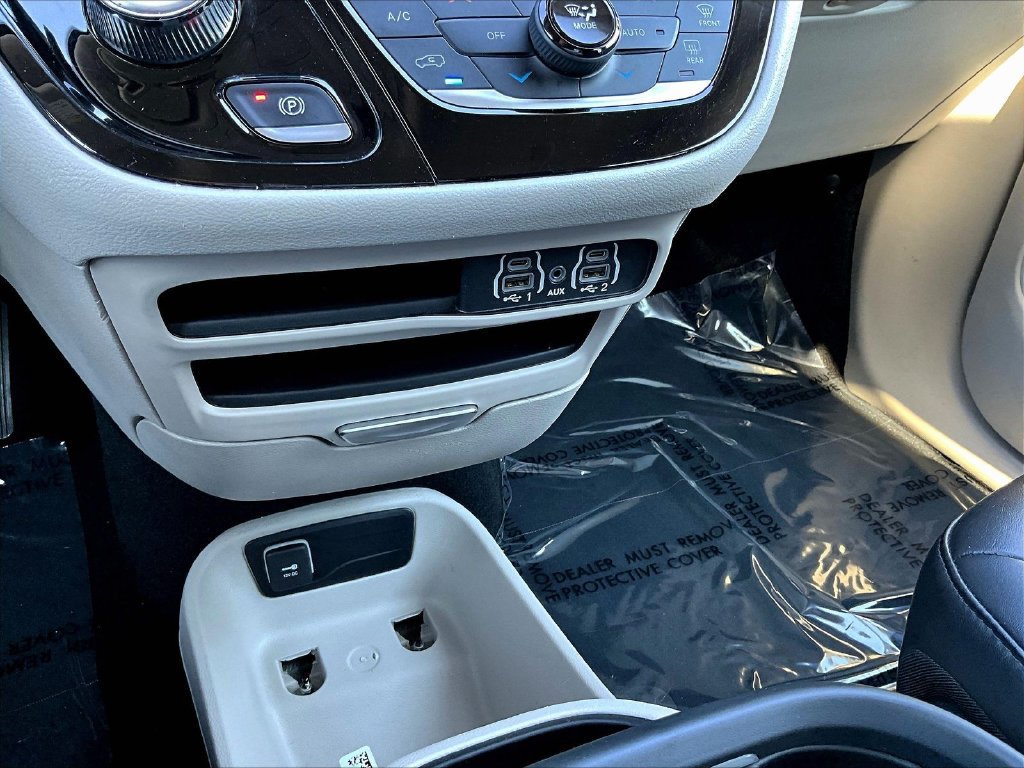 Used 2023 Chrysler Pacifica Touring-L FWD image 20
