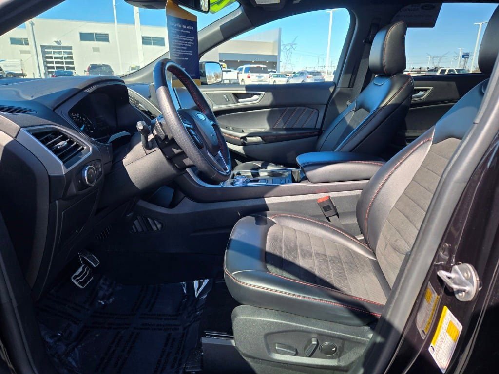 Certified 2024 Ford Edge ST-Line w/ Class II Trailer Tow Package image 22