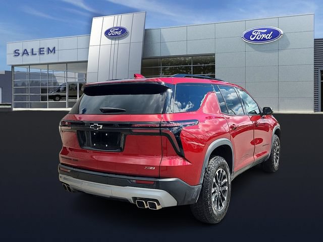Used 2024 Chevrolet Traverse Z71 AWD/4WD image 3