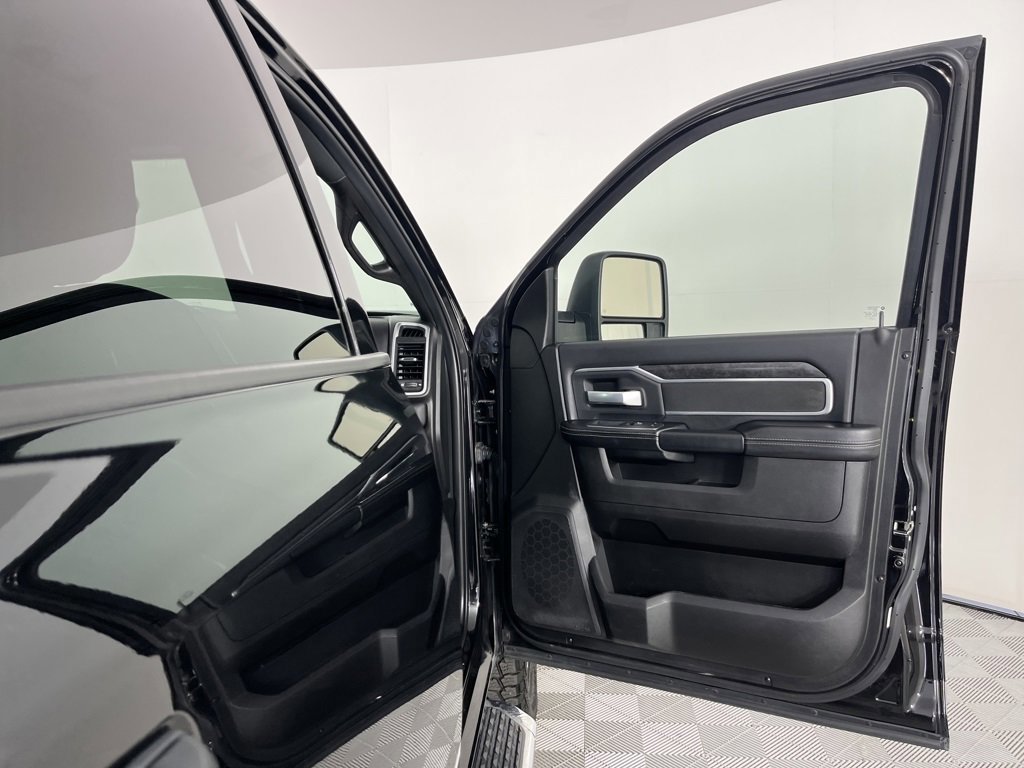 Used 2024 RAM 2500 Big Horn image 32