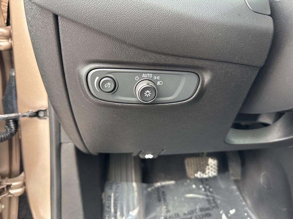 Used 2019 Chevrolet Equinox LT w/ Sun & Navigation Package image 17