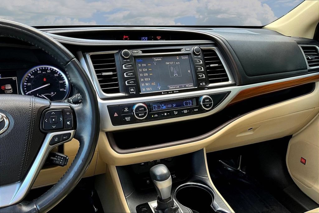 Used 2019 Toyota Highlander Limited Platinum AWD/4WD image 11