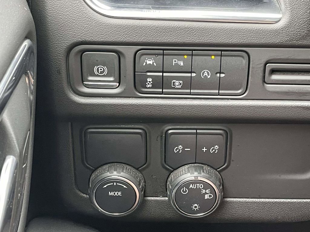 Used 2023 Chevrolet Tahoe LT w/ Luxury Package image 28