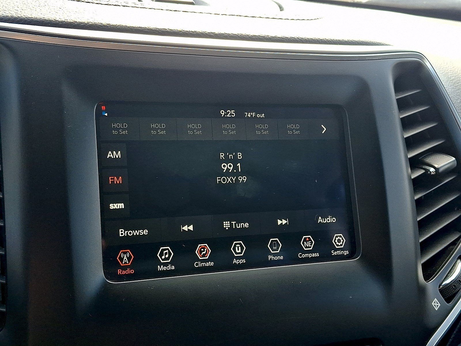 Used 2019 Jeep Cherokee Latitude w/ Popular Appearance Group FWD image 15
