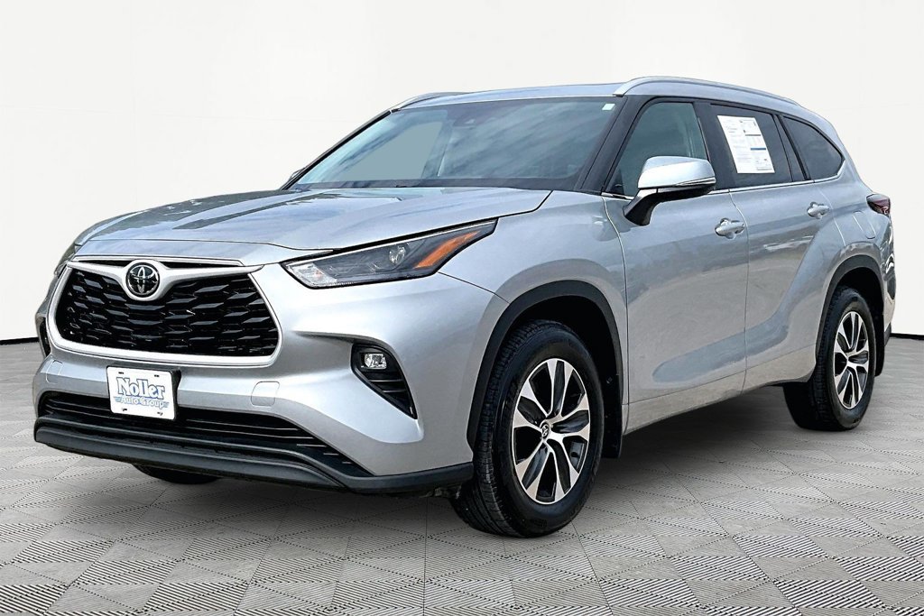 Used 2025 Toyota Highlander XLE