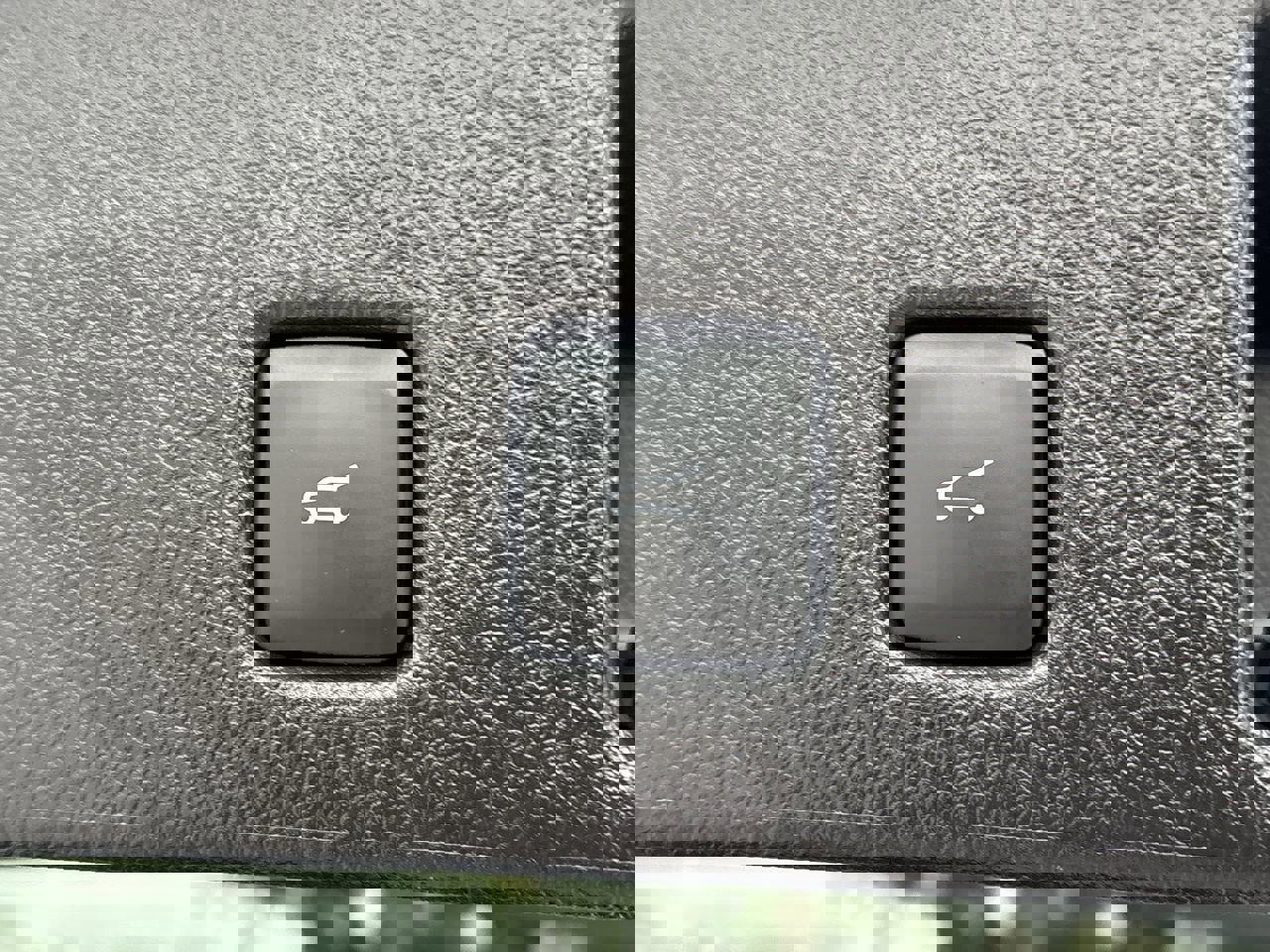 Certified 2025 Ford Escape ST-Line w/ Tech Pack #1 image 9