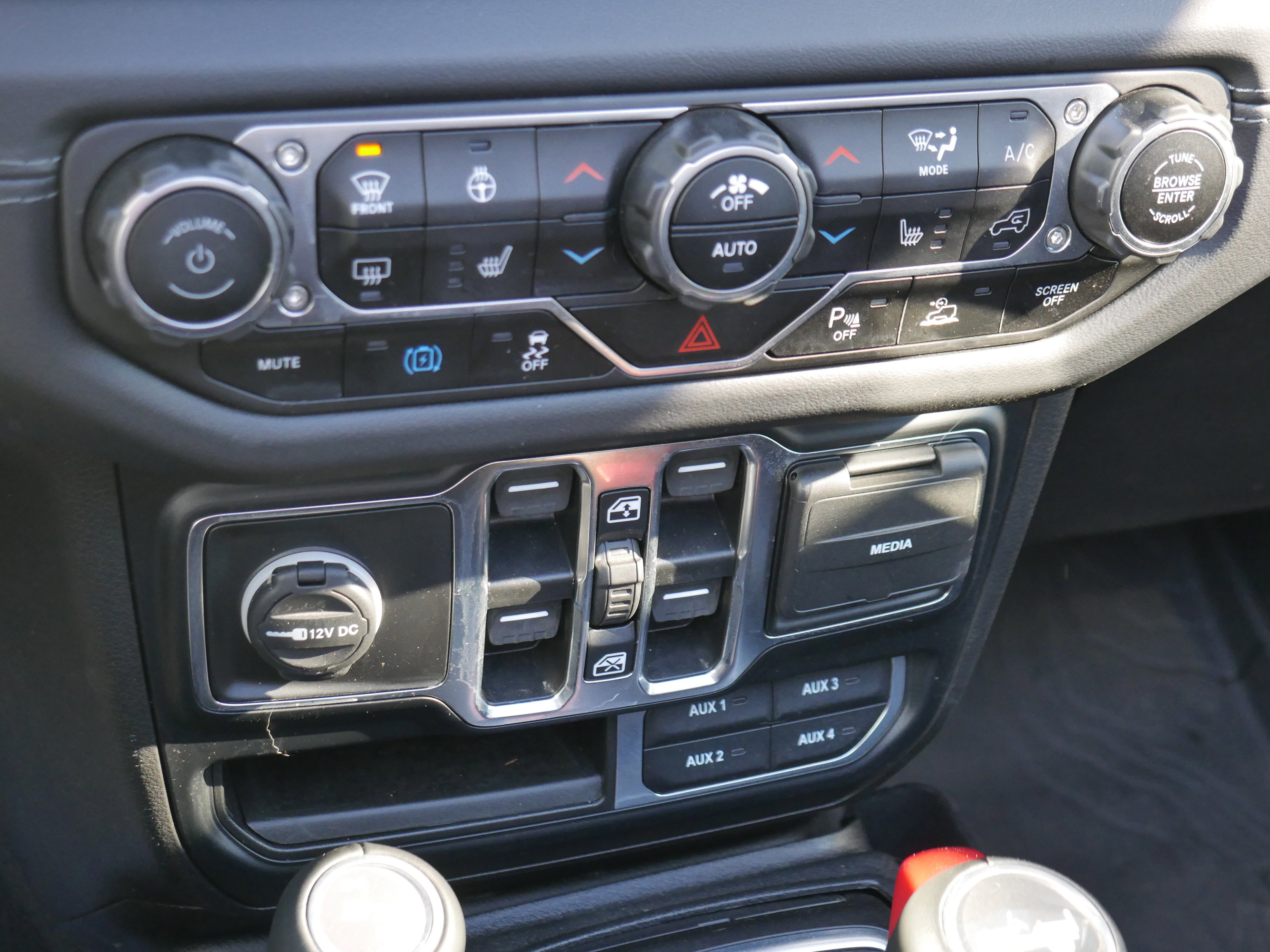 Used 2024 Jeep Wrangler High Altitude image 24